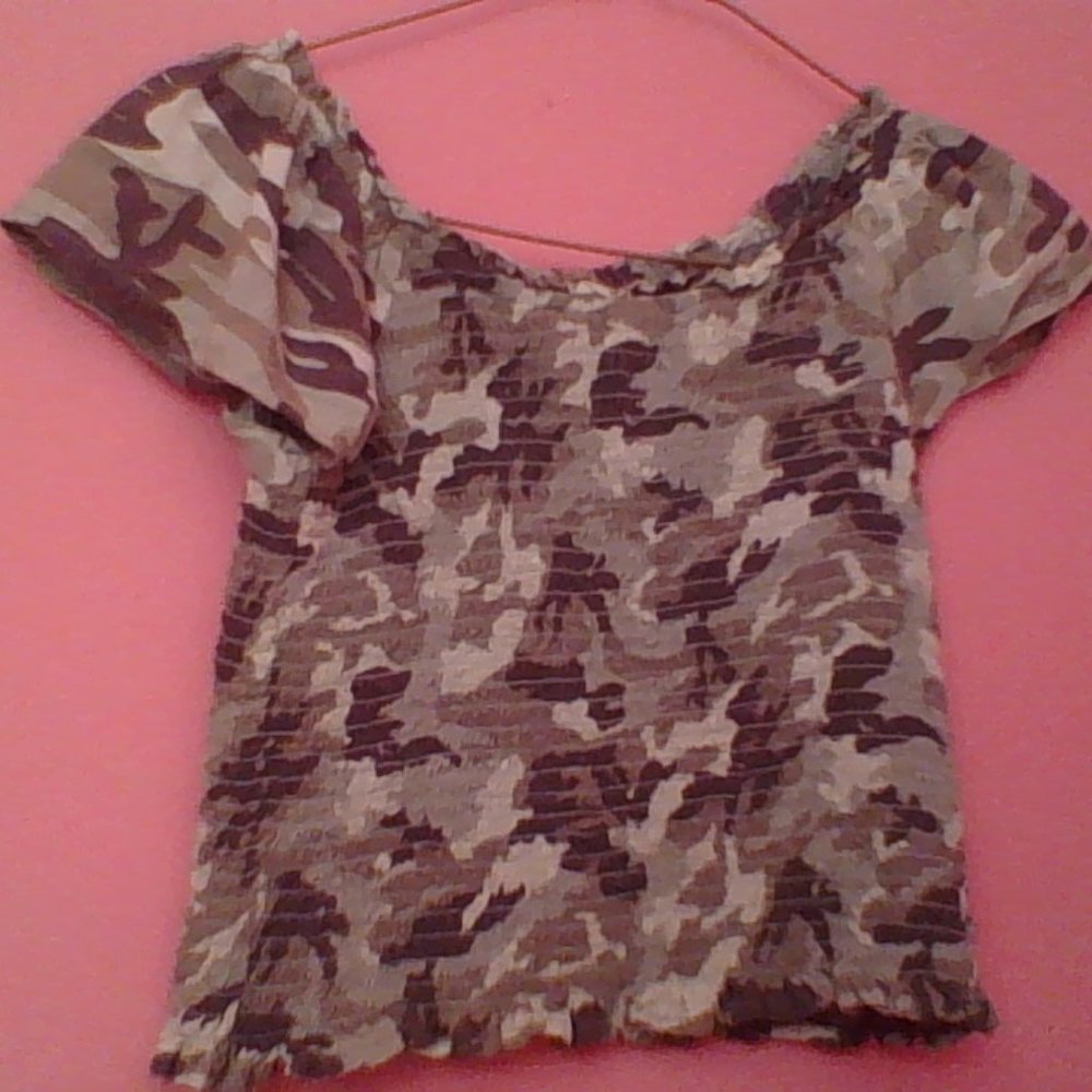 Camouflage of the shoulders top